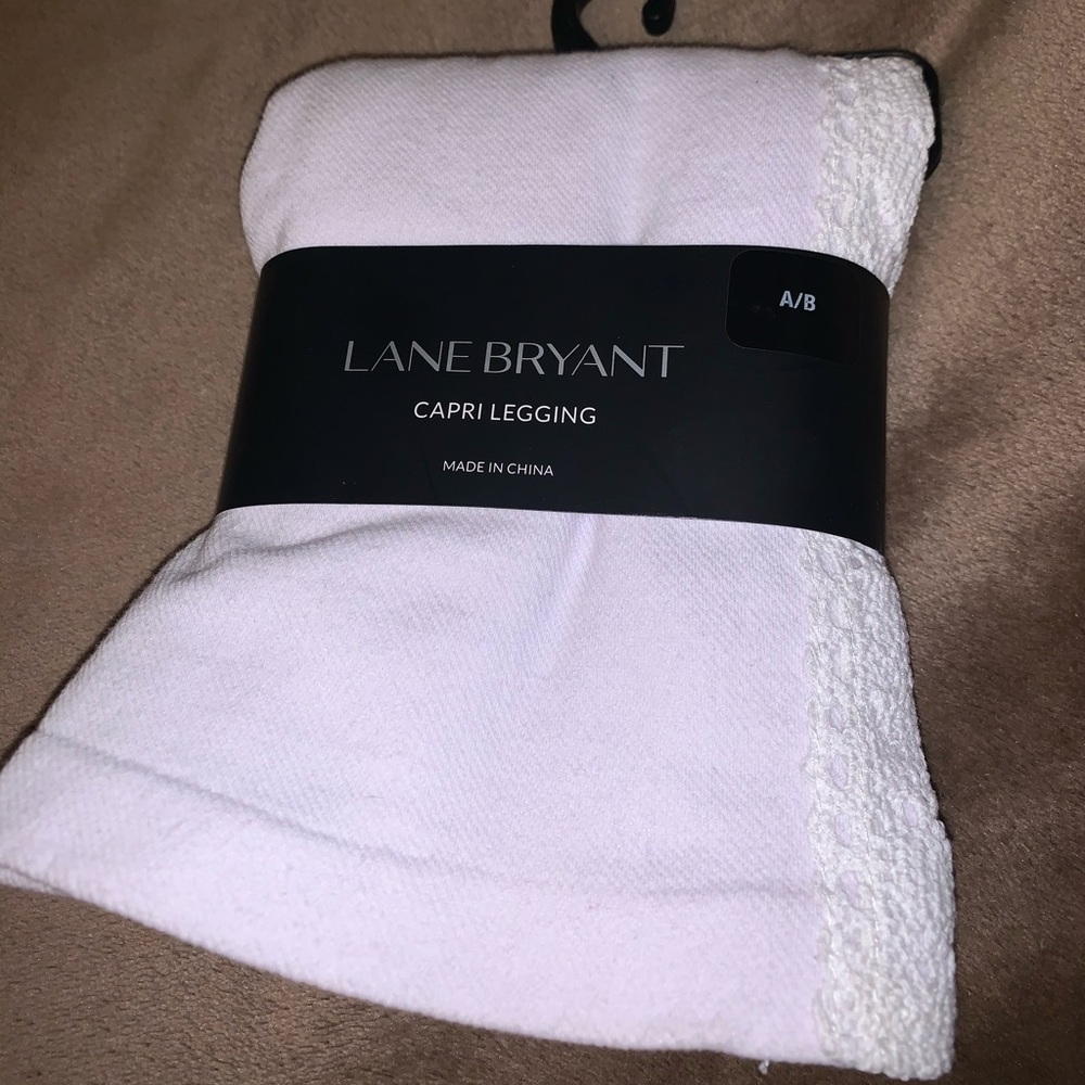 💖NWT Lane Bryant White Capri Legging A-B💖